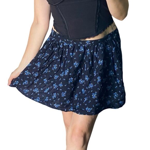 Vintage American Eagle XS Blue Floral Pull On Lightweight Flowy Mini Skirt - Picture 1 of 6